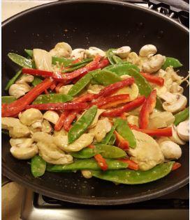 Saut%C3%A9ed-Garlic-Chicken-Thai-Green-Curry-Over-Sticky-Rice-2.jpg