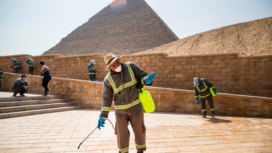 egypt-fumigates-and-disinfects-its-pyramids-by-coronavirus.jpg