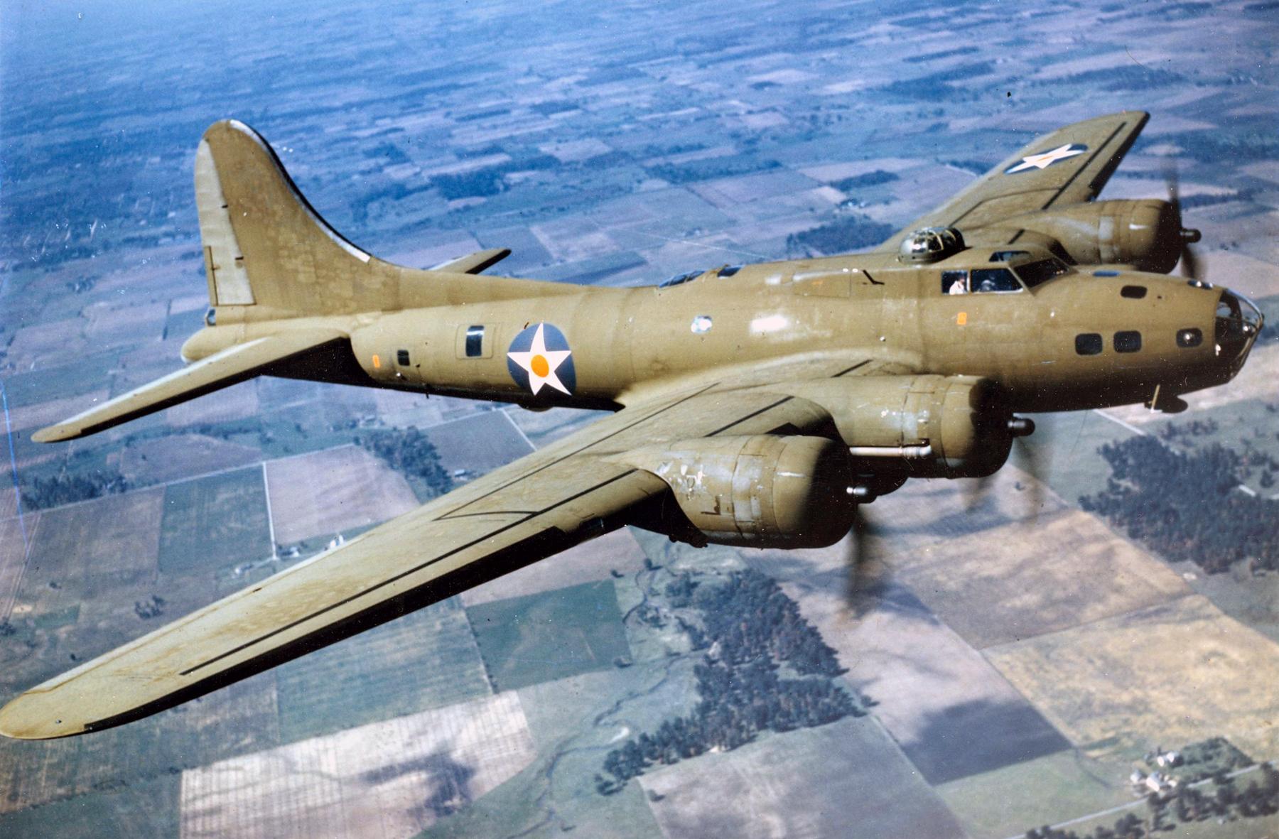 Color_Photographed_B-17E_in_Flight.jpg